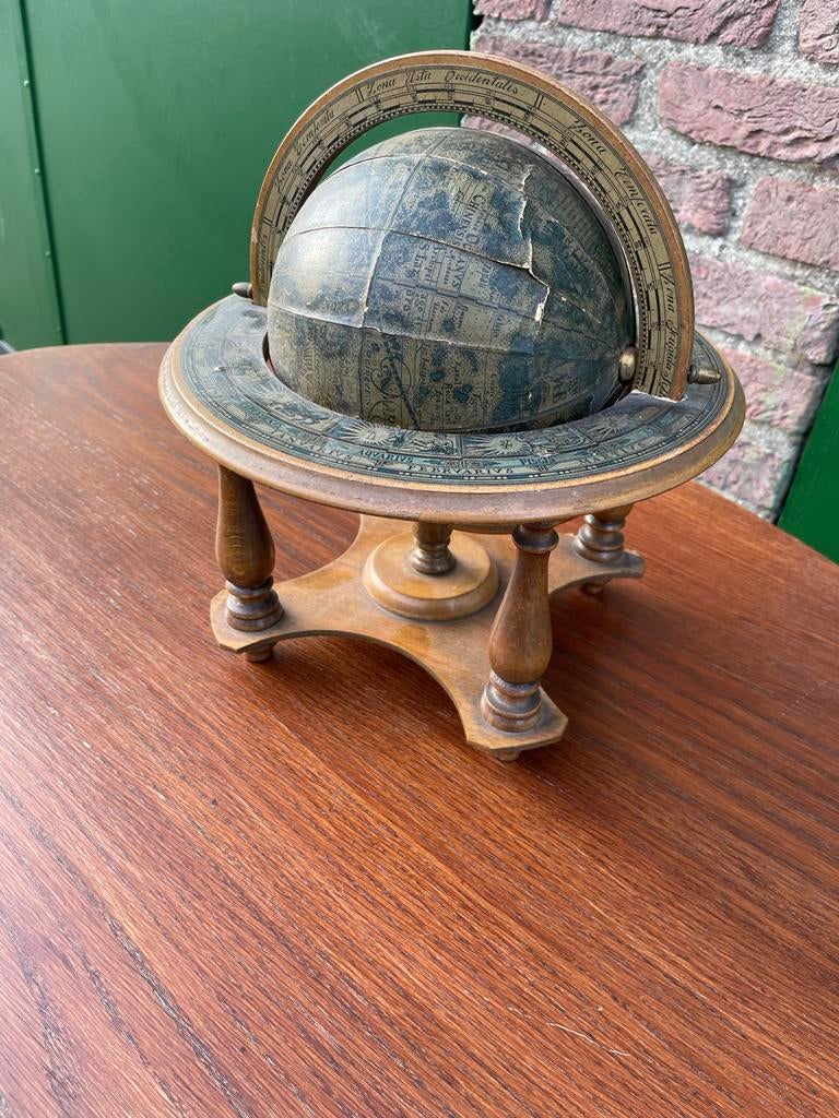 Antieke Wereldbol op Houten Voet - Made in Italy, Antiek en Kunst, Antiek | Woonaccessoires, Ophalen of Verzenden
