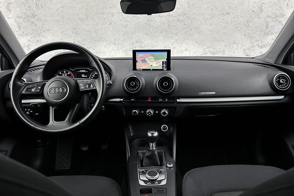 Audi A3 Limousine 30 TFSI Pro Line | Cruise control | Lichtm, 12 maanden, Stof, Gebruikt, Euro 6