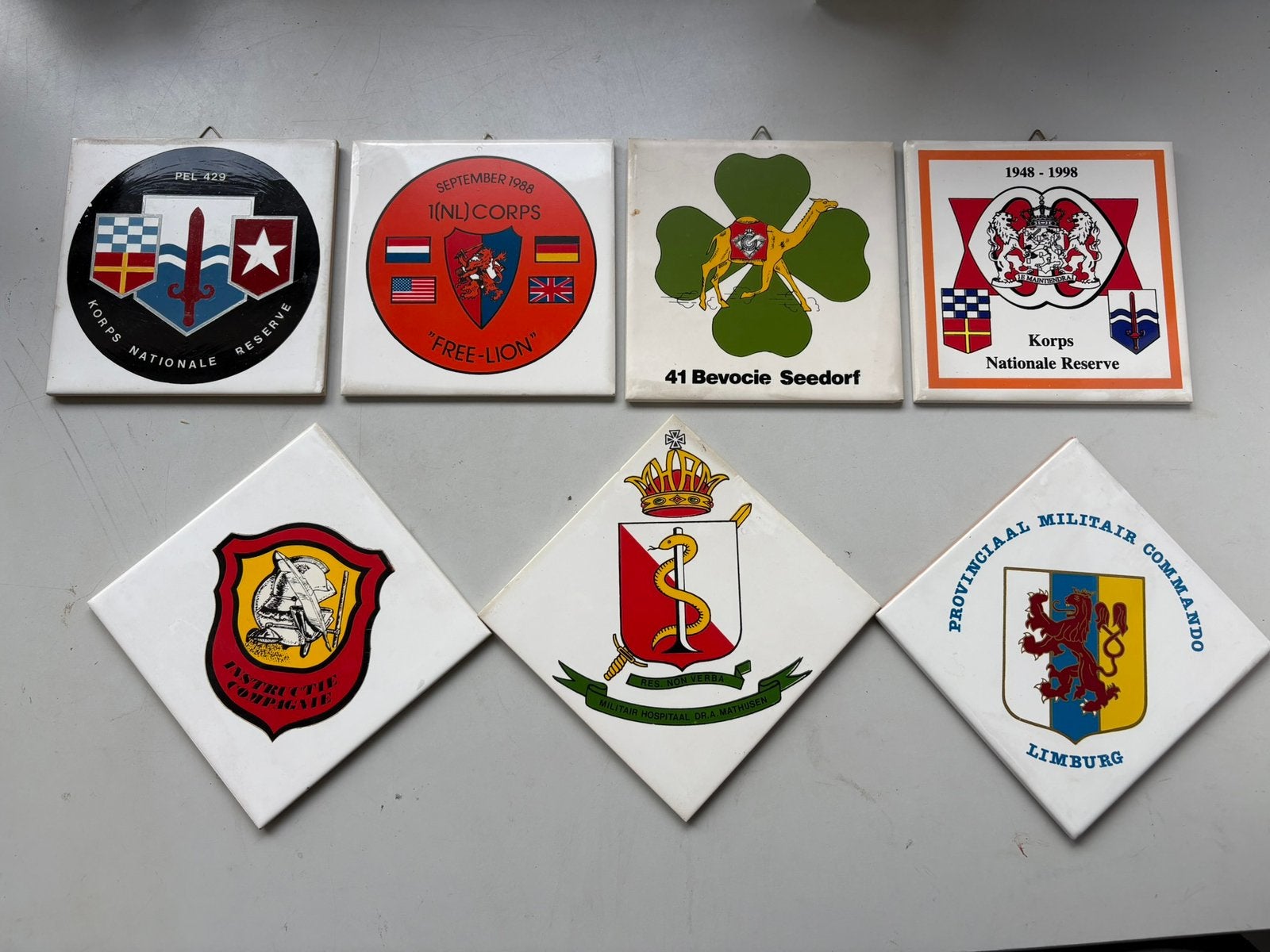 7 Nederlandse Militaire Wandtegels Landmacht Natres Seedorf, Verzamelen, Verzenden, Landmacht, Nederland