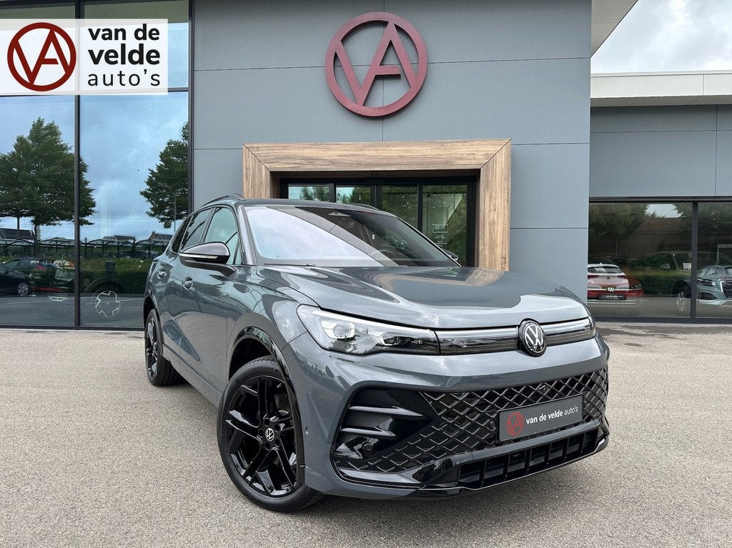 Volkswagen Tiguan 1.5 eHybrid R-Line | Black line | 360 Came, Auto's, Volkswagen, 12 maanden, Zwart, Alcantara, Parkeerassistent