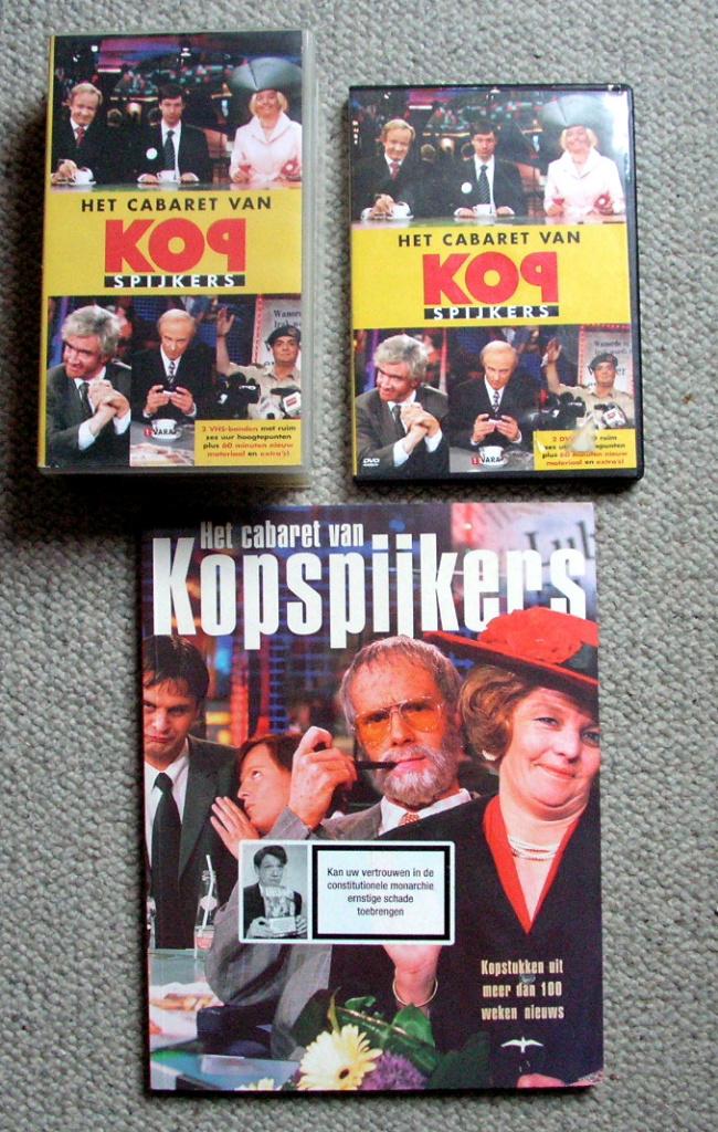 Het cabaret van Kopspijkers BOEK 2 DVD’s 2 VHS banden MOOI, Verzamelen, Ophalen of Verzenden, Zo goed als nieuw, Tv, Overige typen
