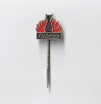 volmetaal speld Fobrux kachels etc    lees verder, Verzamelen, Ophalen of Verzenden, Gebruikt, Overige onderwerpen, Speldje of Pin