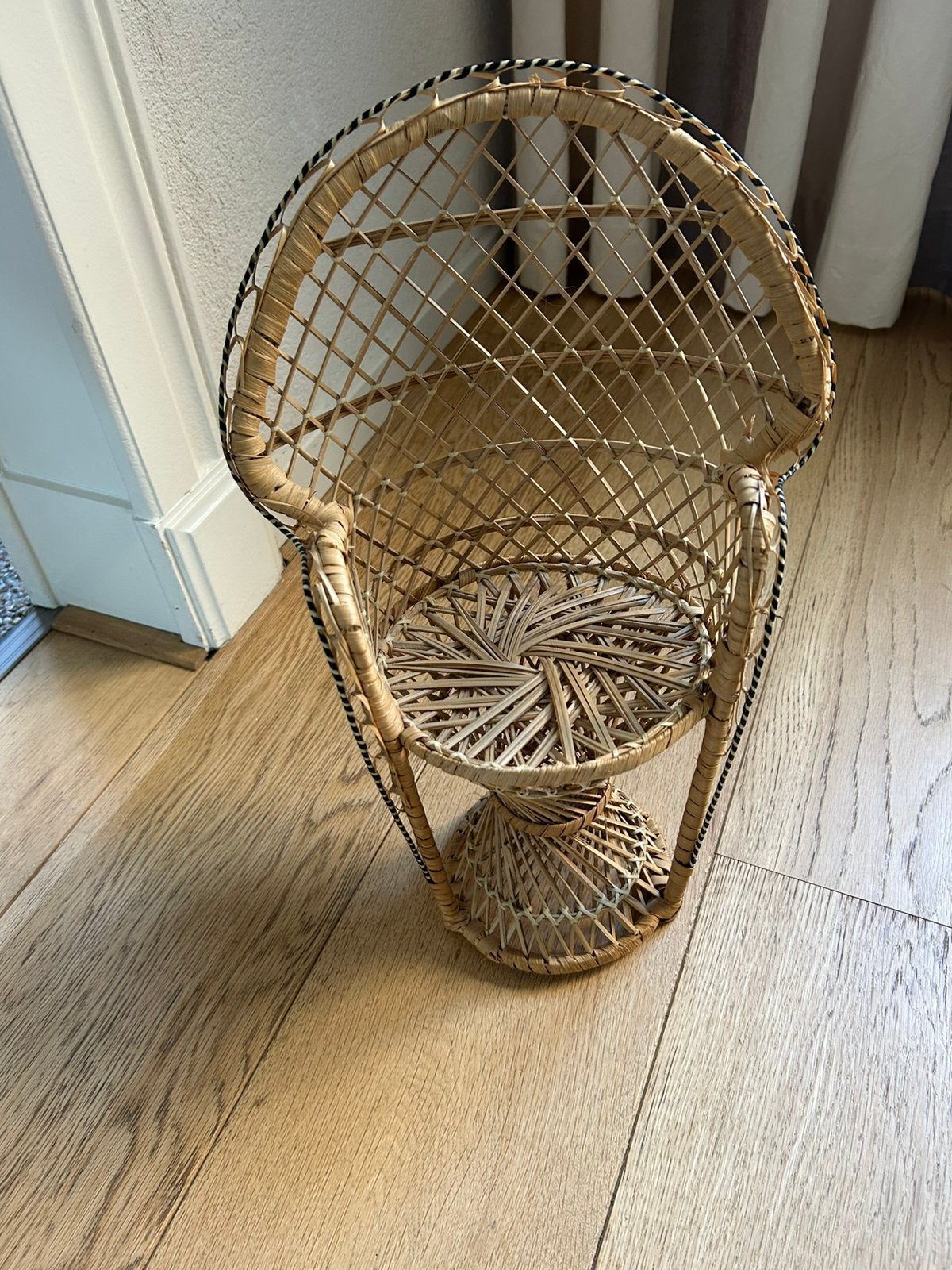 Mini rotan pauwenstoel, Ophalen of Verzenden, Zo goed als nieuw, Pop