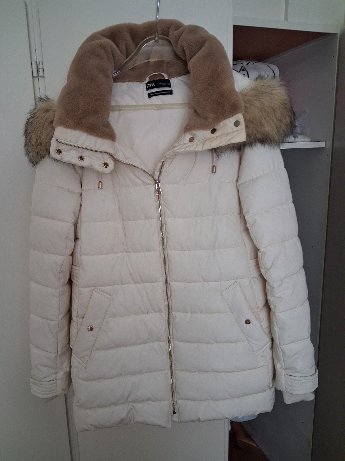 mooie winter damesjas met capuchon, Kleding | Dames, Beige, Maat 42/44 (L), Ophalen of Verzenden, Zo goed als nieuw