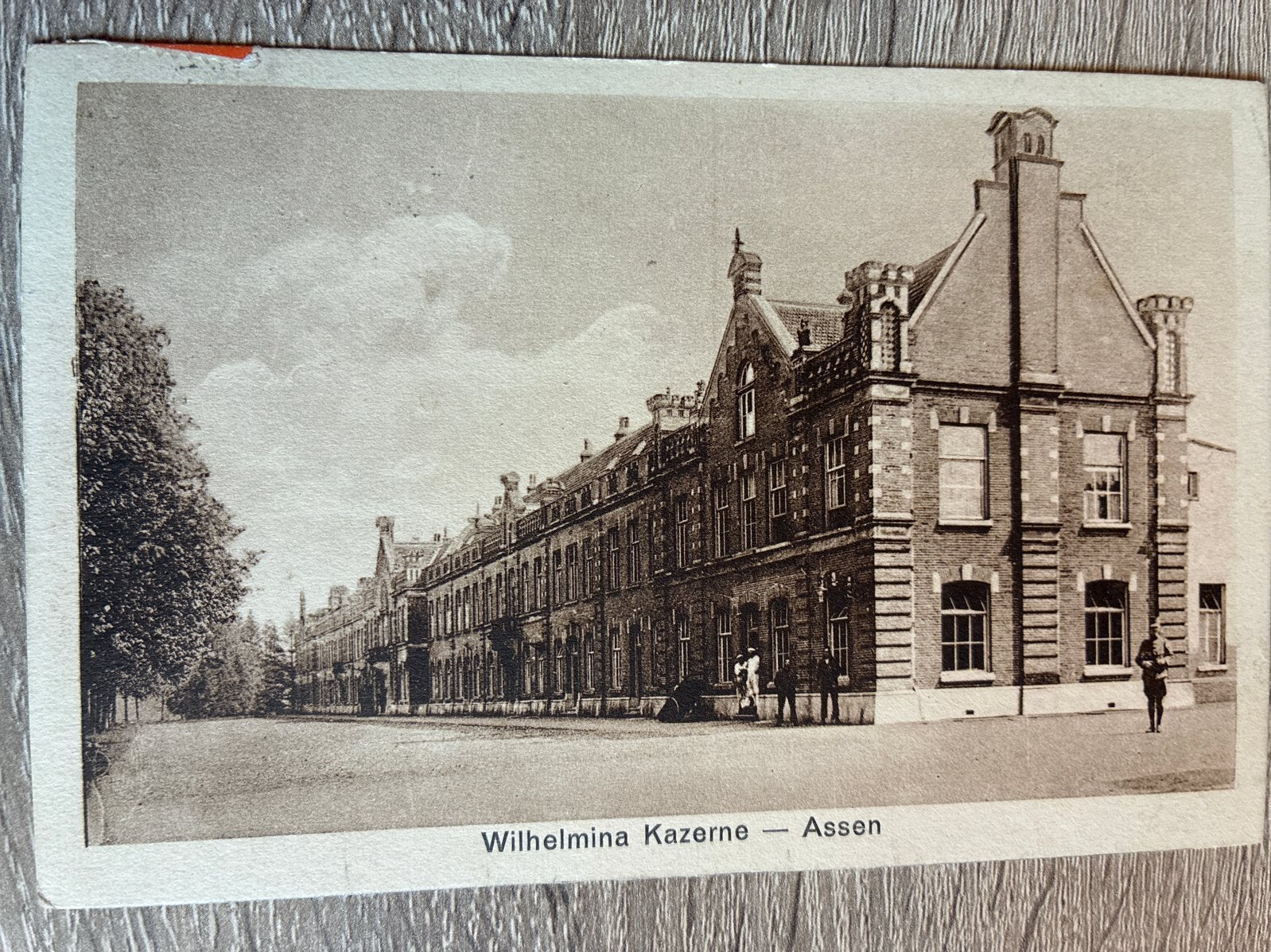 Oude Ansichtkaart Wilhelmina Kazerne Assen 1926, Ophalen of Verzenden, 1920 tot 1940, Gelopen, Drenthe