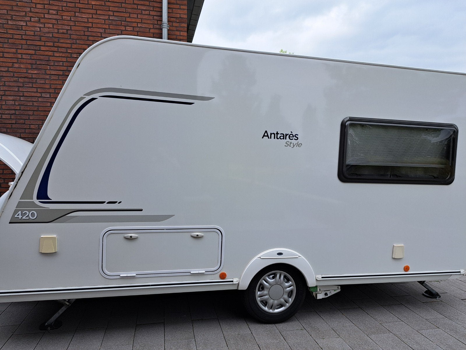 Caravelair Antares Style 420, Vast bed, Luifel, Treinzit, 750 - 1000 kg