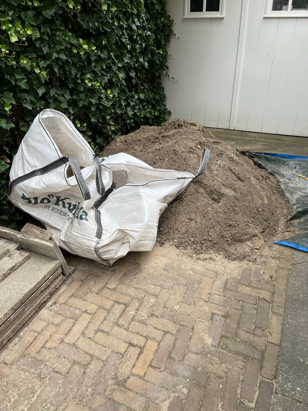 Gratis Zwart zand, zwarte grond en bigbag, Tuin en Terras, Zand, Ophalen, Gebruikt, Overige typen