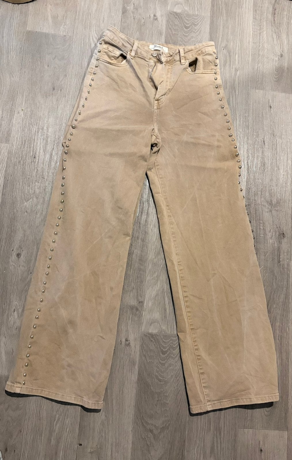 Gave beige jeans met studs, Kleding | Dames, Ophalen of Verzenden, Zo goed als nieuw, Overige kleuren, W28 - W29 (confectie 36)