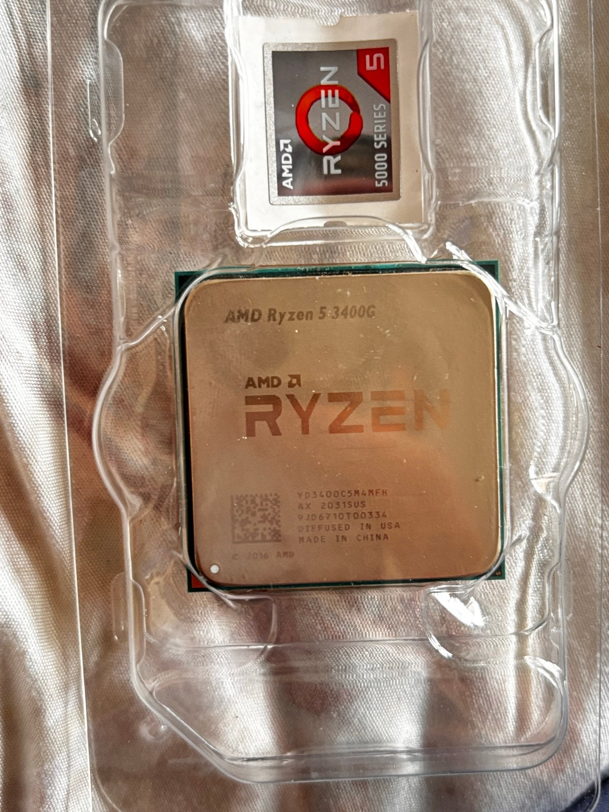 AMD Ryzen 5 3400G Processor met Wraith Spire Koeler, Computers en Software, Processors, Zo goed als nieuw, 4-core, 3 tot 4 Ghz