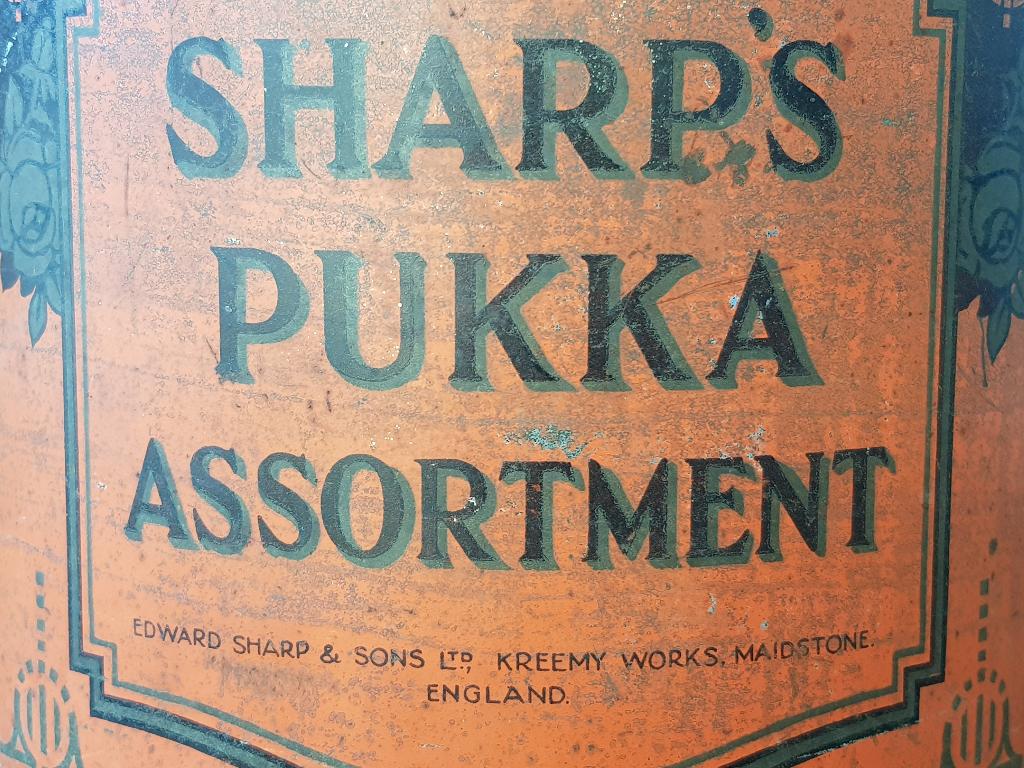 Groot antiek blik van Sharp's pukka assortment uit Engeland., Ophalen of Verzenden