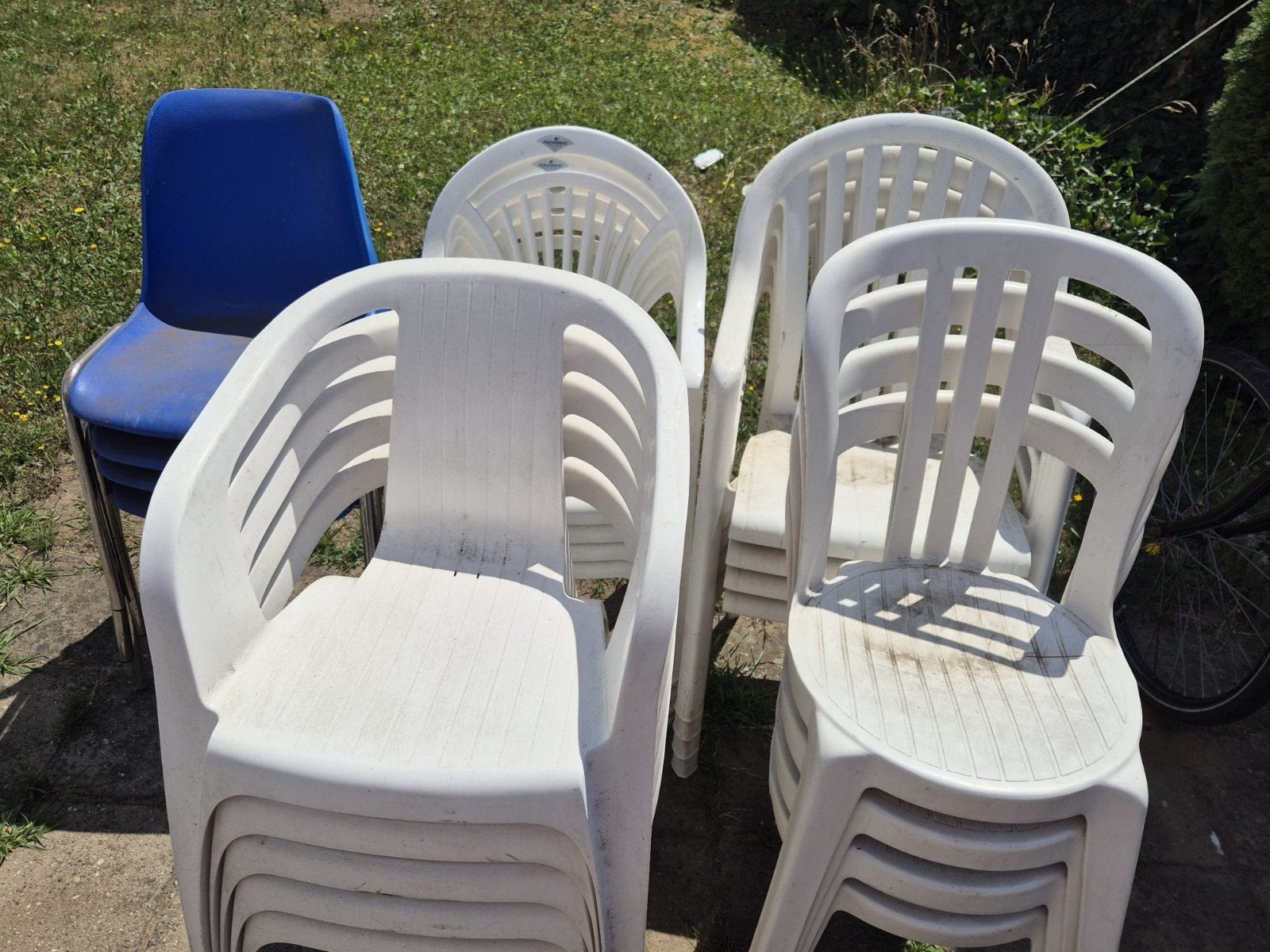 Diverse stoelen en klapstoelen - zelf schoonmaken, Ophalen, Kunststof, Gebruikt, Wit