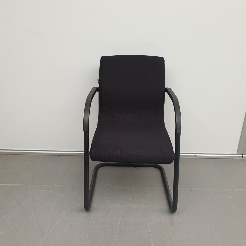 1x Ahrend 4150 vergaderstoel - nieuwe stof zwart, Gebruikt, Zwart, Ophalen of Verzenden, Stof