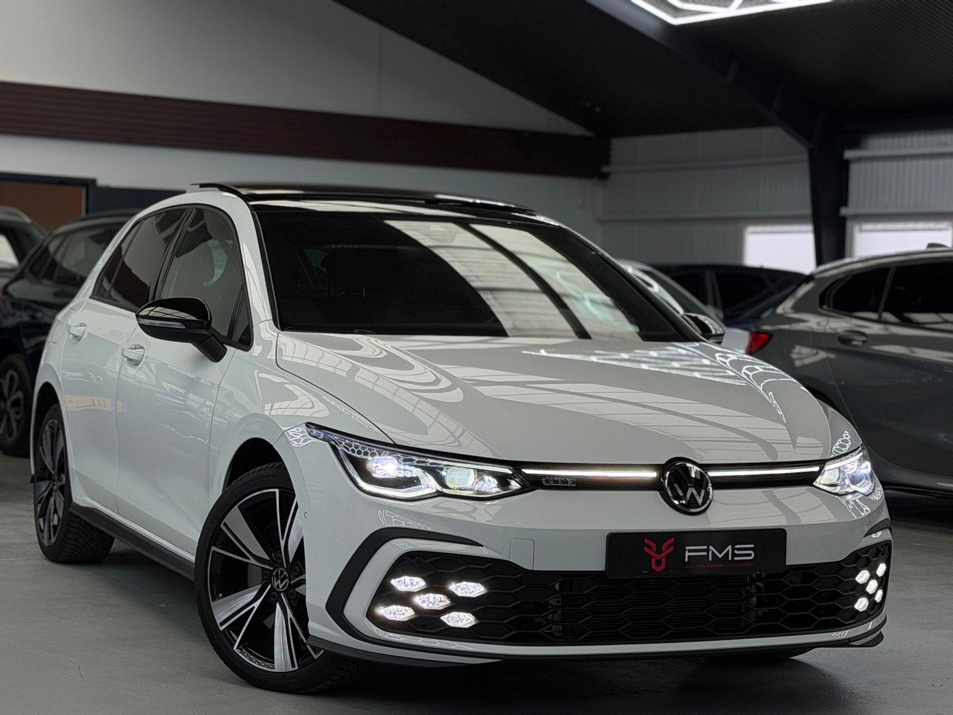 Volkswagen Golf 1.4 eHybrid GTE Panorama 245pk Camera, Gebruikt, Zwart, Met garantie (alle), Leder en Stof