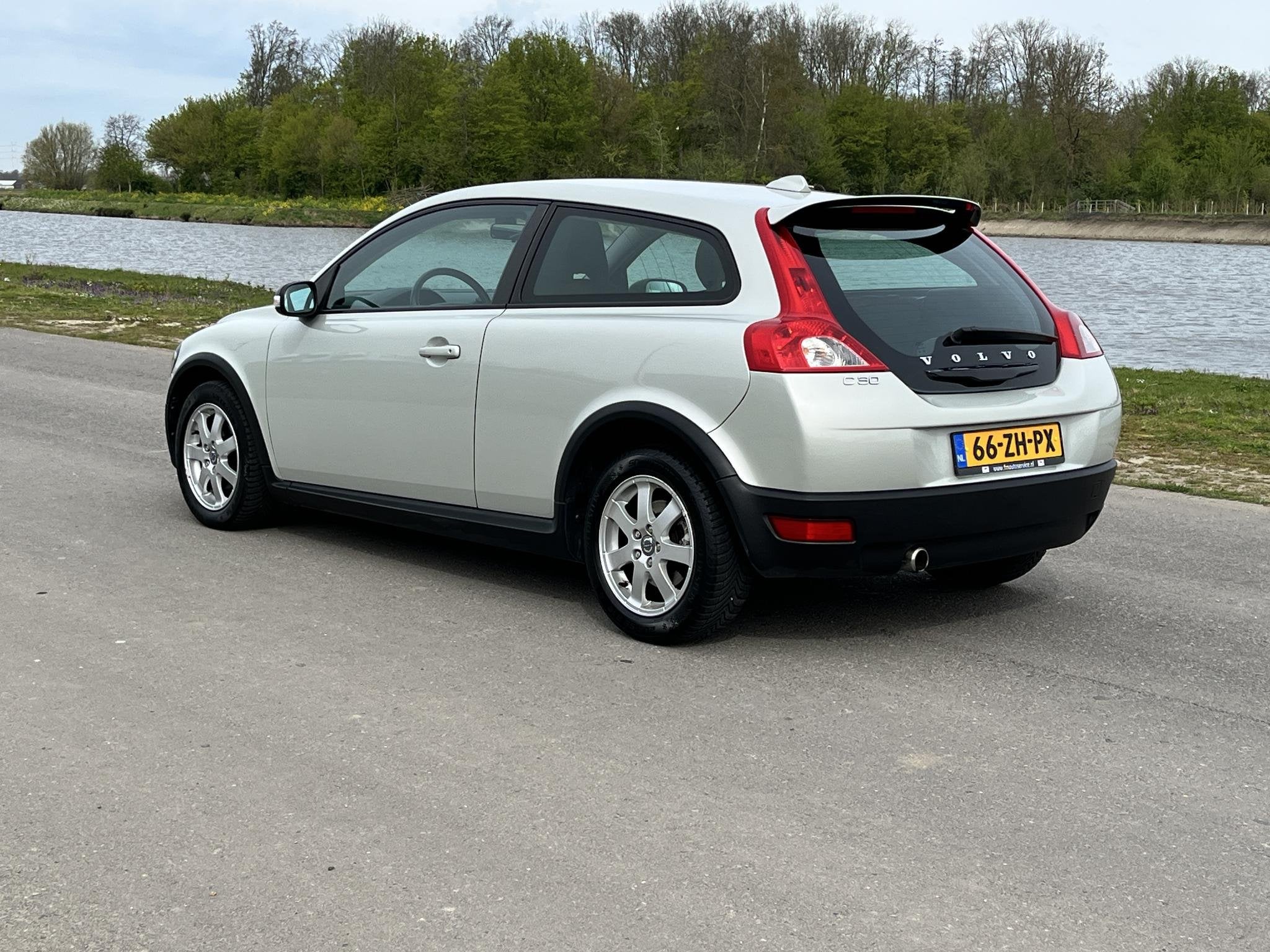 Volvo C30 1.8 Kinetic Airco, Voorwielaandrijving, 1228 kg, Gebruikt, Zwart