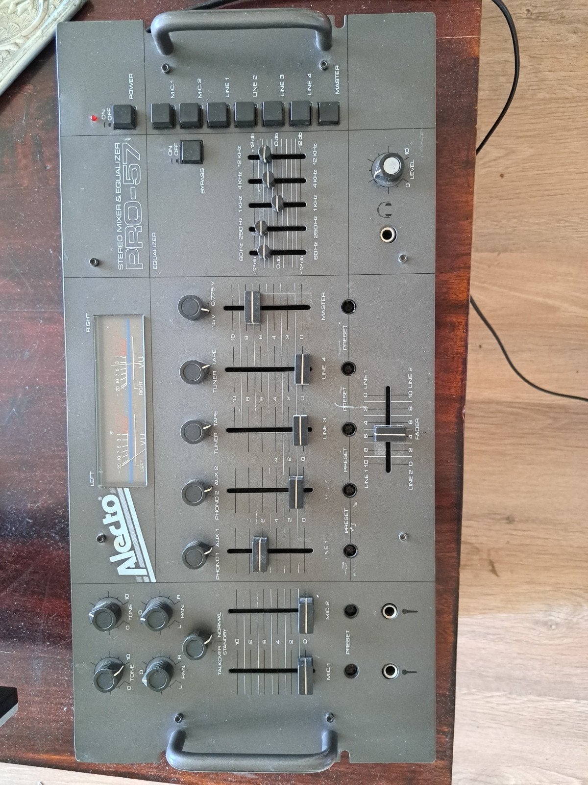 Alecto stereo mixer & equalizer PRO - 57, Ophalen of Verzenden