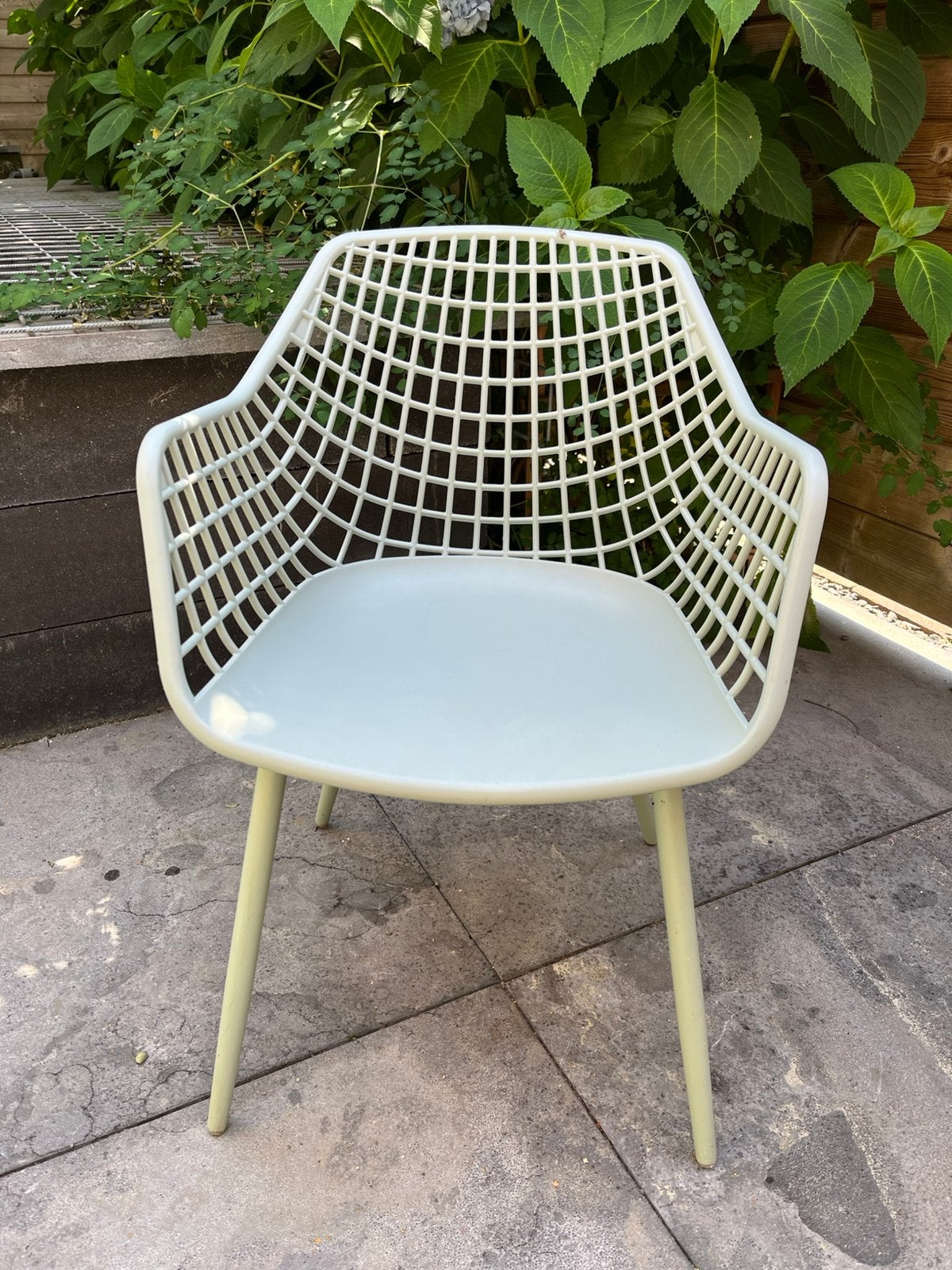 2x Kwantum Bing kinderstoel pastelgroen – binnen & buiten, Tuin en Terras, Tuinstoelen, Ophalen, Zo goed als nieuw, Kunststof