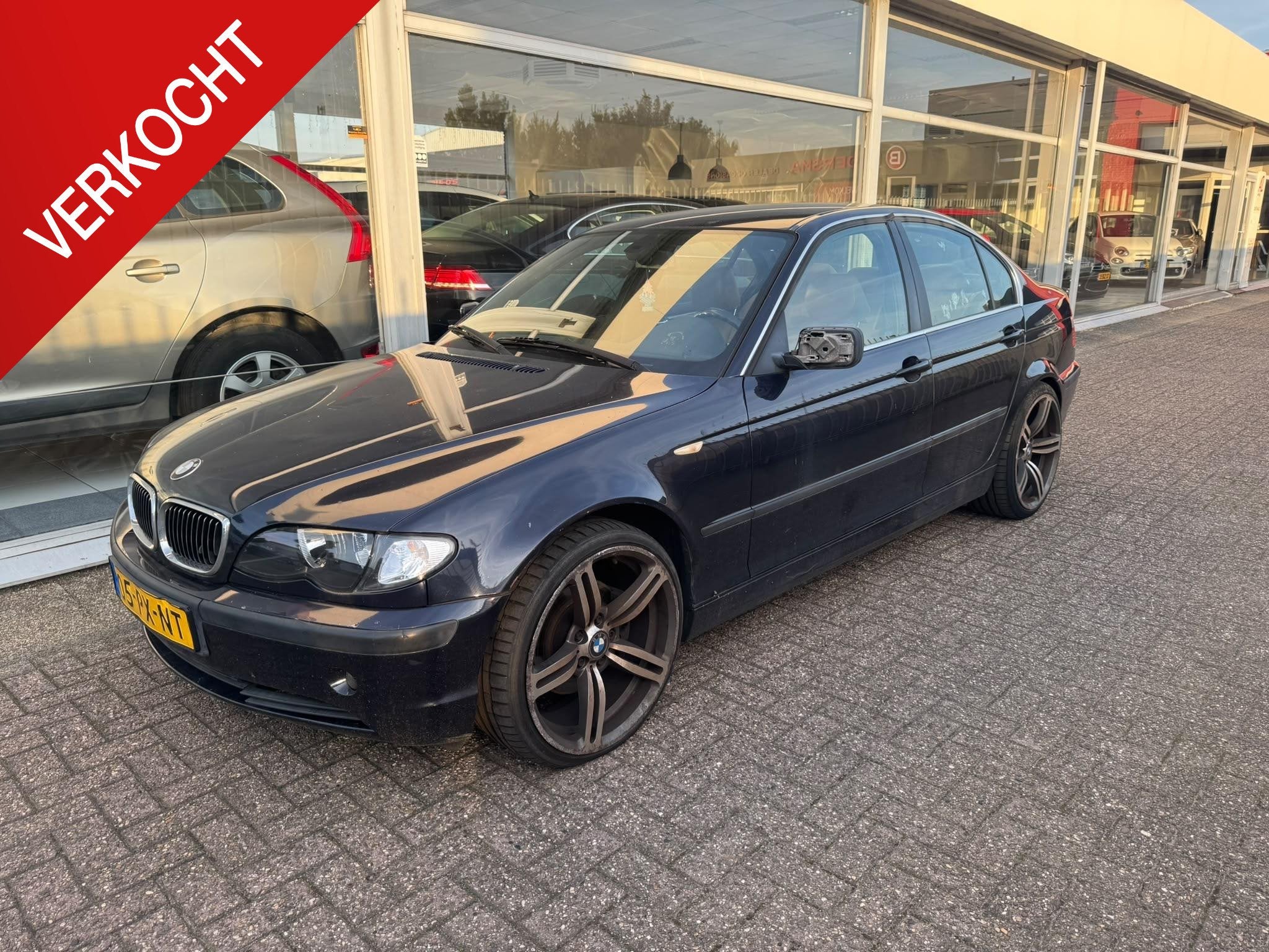 BMW 3-serie 325i Lifestyle Edition, Auto's, Achterwielaandrijving, Gebruikt, Blauw, Leder en Stof