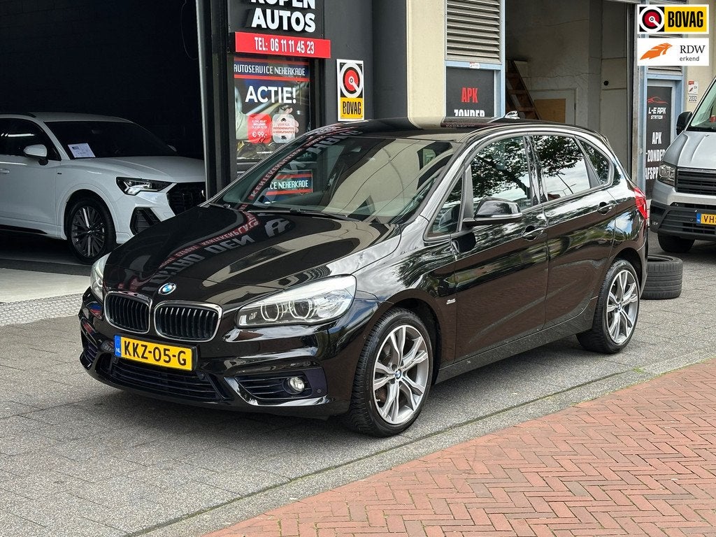BMW 2-serie Active Tourer 220i High Executive Aut Navi Clima, Auto's, BMW, 1998 cc, Gebruikt, Euro 6, Automatische klimaatregeling