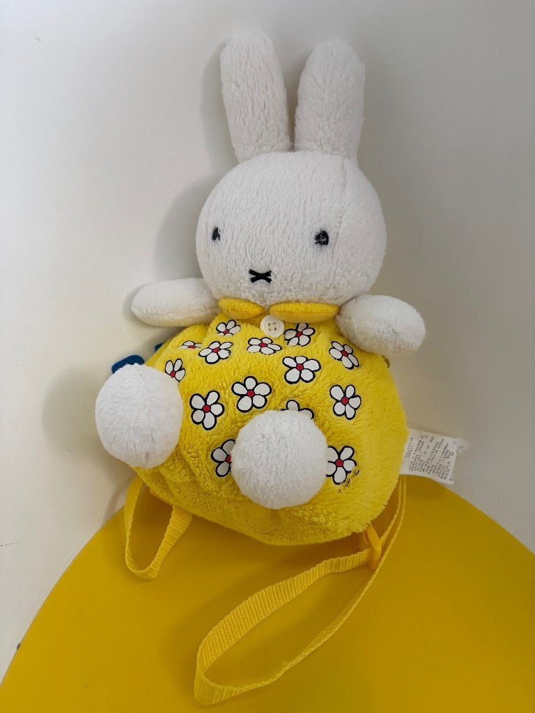 K2493 nijntje rugtas geel met bloemen, Kinderen en Baby's, Speelgoed | Knuffels en Pluche, Ophalen of Verzenden, Zo goed als nieuw
