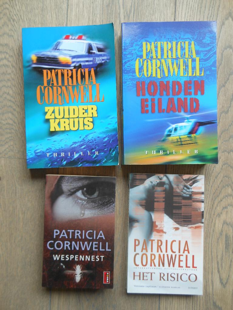 Te koop: Zuiderkruis, Hondeneiland, Wespennest, Het risico, Ophalen of Verzenden, Zo goed als nieuw, Patricia Cornwell, Nederland