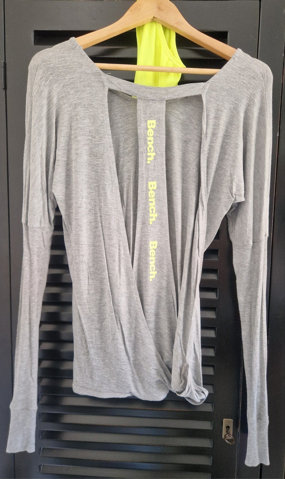 Bench. sportshirt met lange mouwen en open rug, Maat 38/40 (M), Bench., Ophalen of Verzenden, Grijs