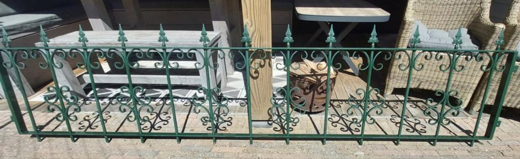 Te koop: ijzeren hekwerk met sierlijke details, Tuin en Terras, Tuinhekken en Hekwerk, Ophalen of Verzenden, IJzer, Sierhekwerk