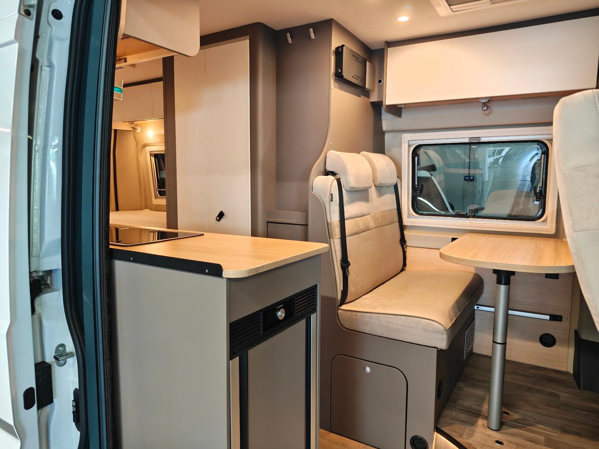 LMC INNOVAN 600 140PK Skyroof , Solar, Facelift, Caravans en Kamperen, Campers, Buscamper of Camperbus, Airbags, Airconditioning