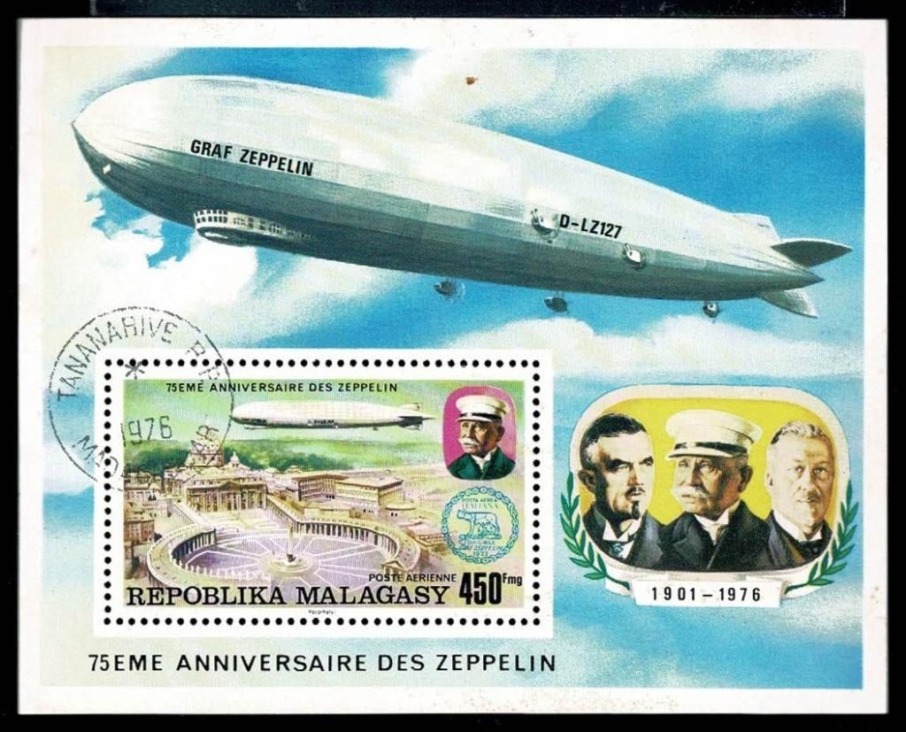 Zeppelin : Graf Zeppelin op postzegelblok Malagasy, Verzenden, Gebruikt, Overige typen