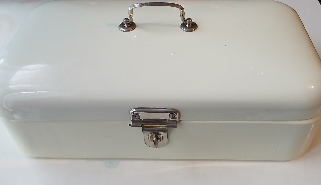 Crèmekleurige Broodtrommel met Handvat en Sluiting, Gebruikt, Metaal, Broodtrommel, Overige merken