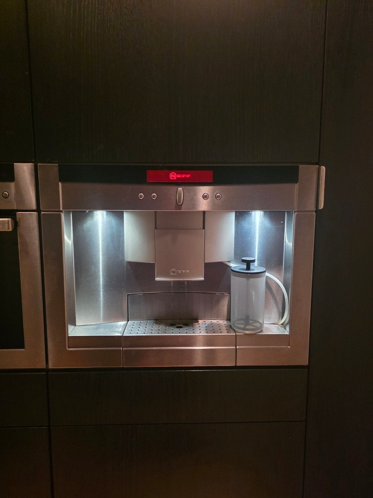 Neff Inbouw Koffiemachine op Schuifslede, Ophalen, Koffiemachine
