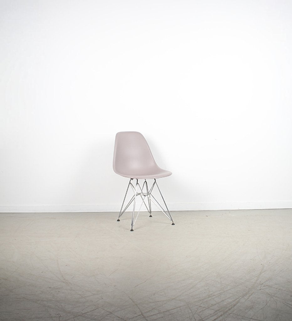 3x Vitra Eames DSR-Stoel Taupe – Chroom