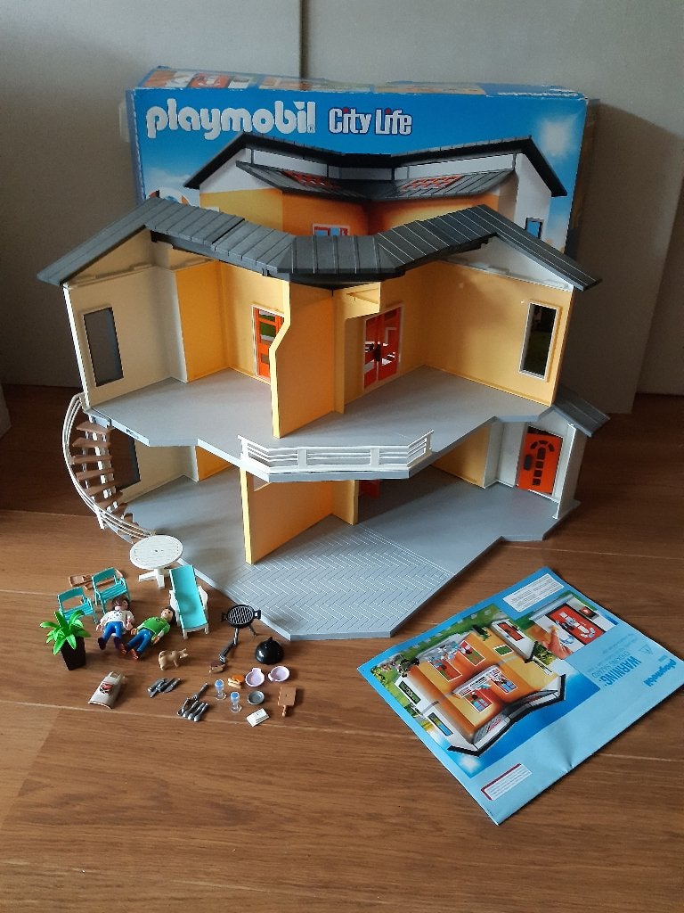 Playmobil City life huis 9266 met 4 extra sets, Gebouw, Complete set, Ophalen of Verzenden, Zo goed als nieuw