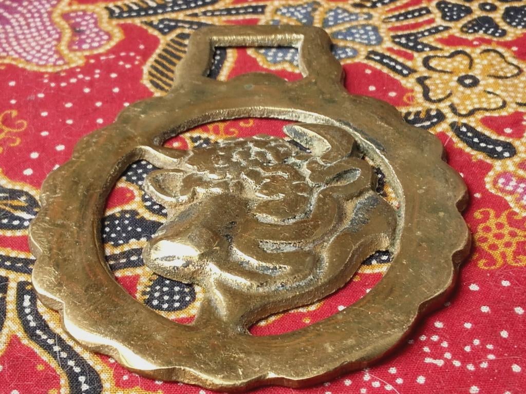 Oud kleppermannetje uit Engeland met een stierenkop 9,7 cm., Ophalen of Verzenden, Koper