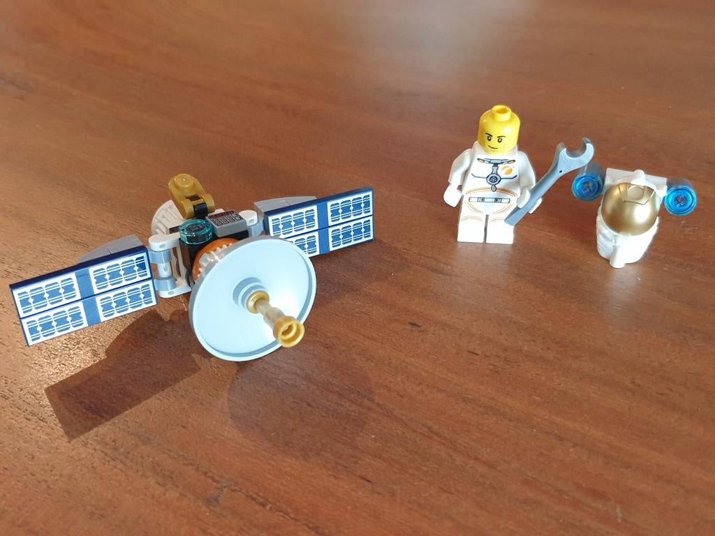 Lego 30365 astronaut met satelliet, Ophalen of Verzenden