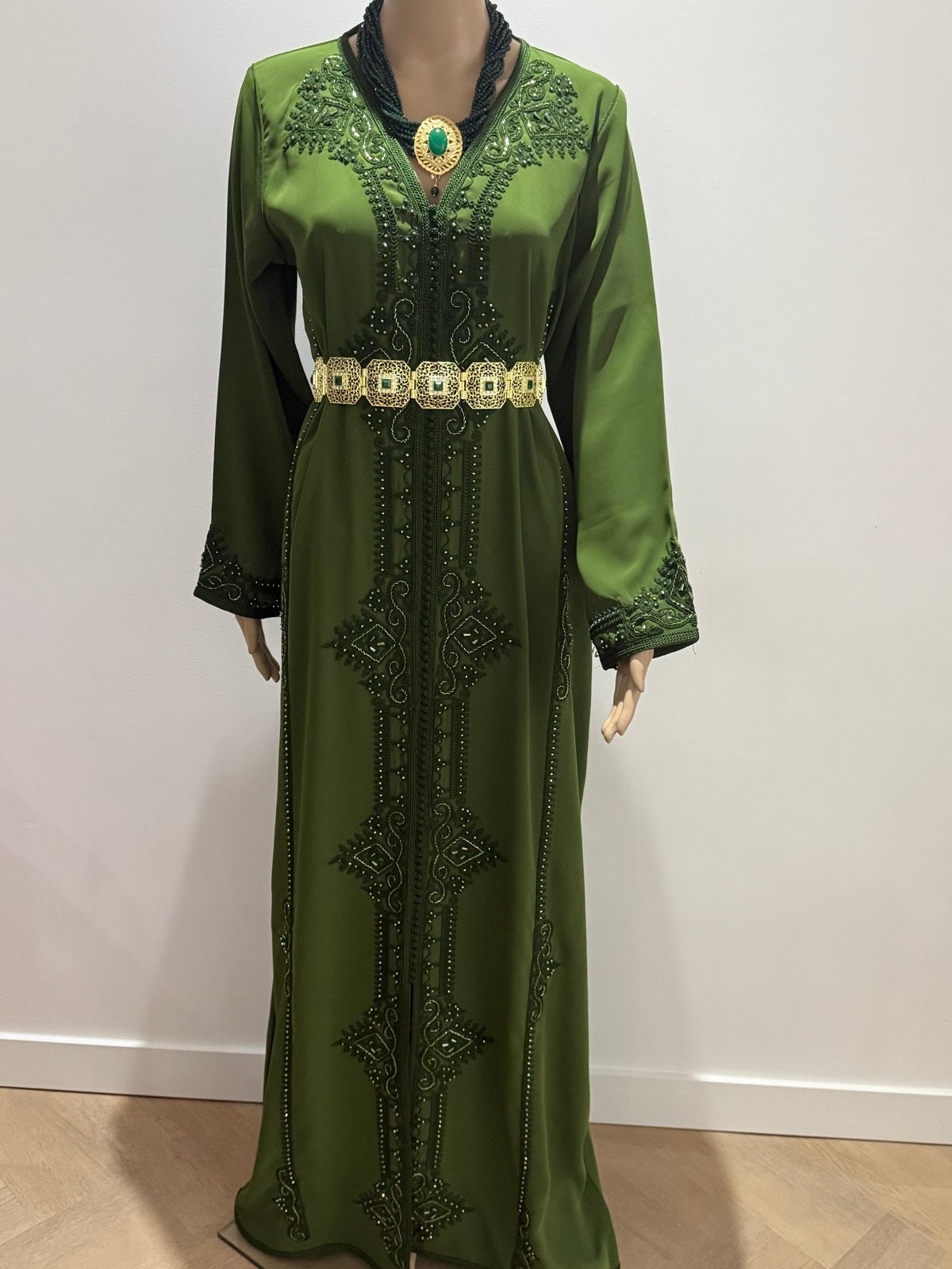 Prachtige groene kaftan met gouden details, Maat 38/40 (M), Nieuw, Ophalen of Verzenden, Onder de knie