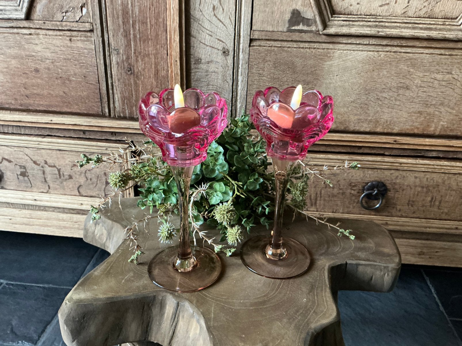 NIEUW set glazen bloem kandelaars op voet roze amber, Ophalen of Verzenden, Nieuw