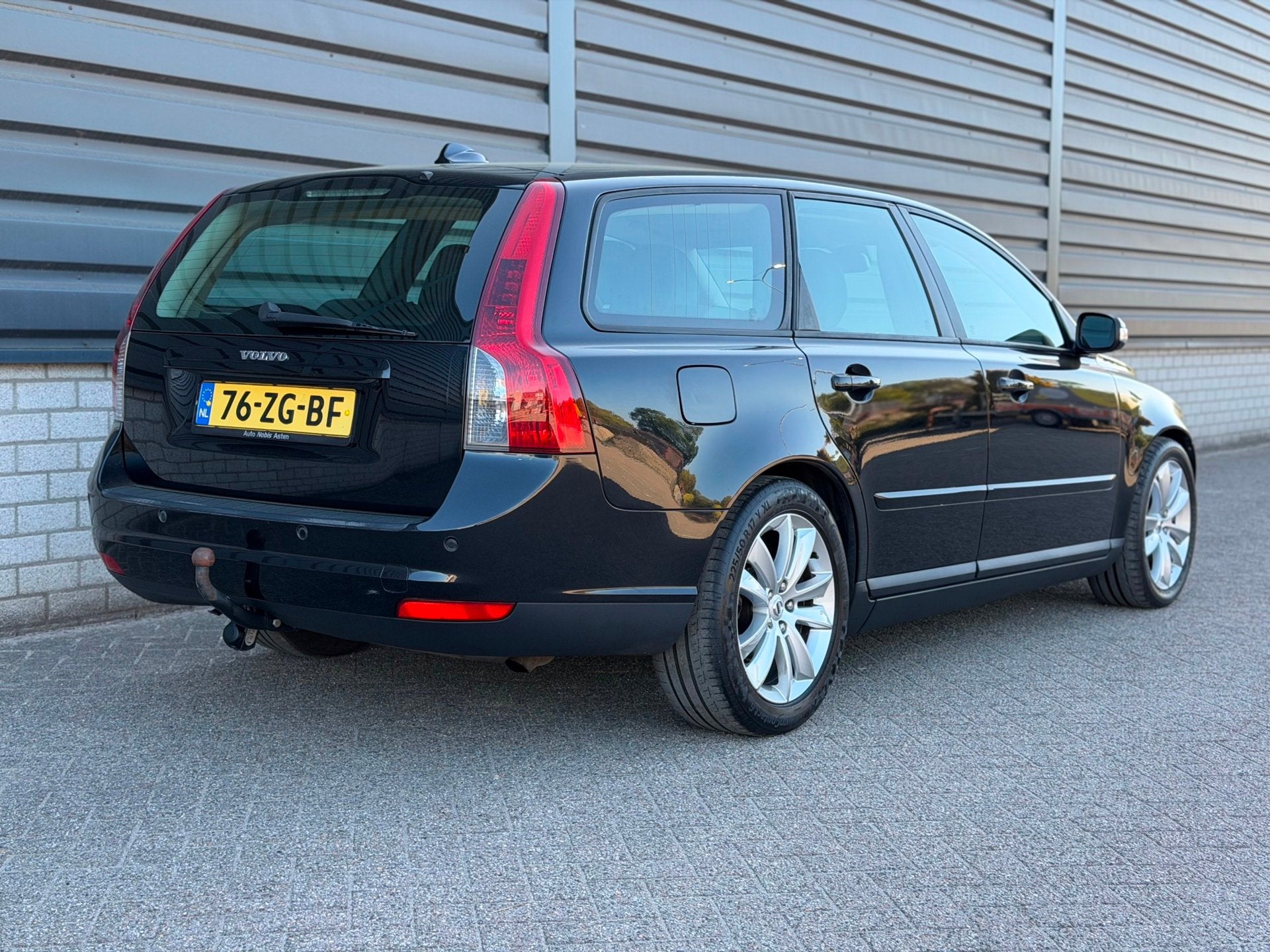 Volvo V50 2.4 Edition II Automaat LPG Trekhaak 140PK, Auto's, Volvo, Zwart, 700 kg, Zwart, 2435 cc