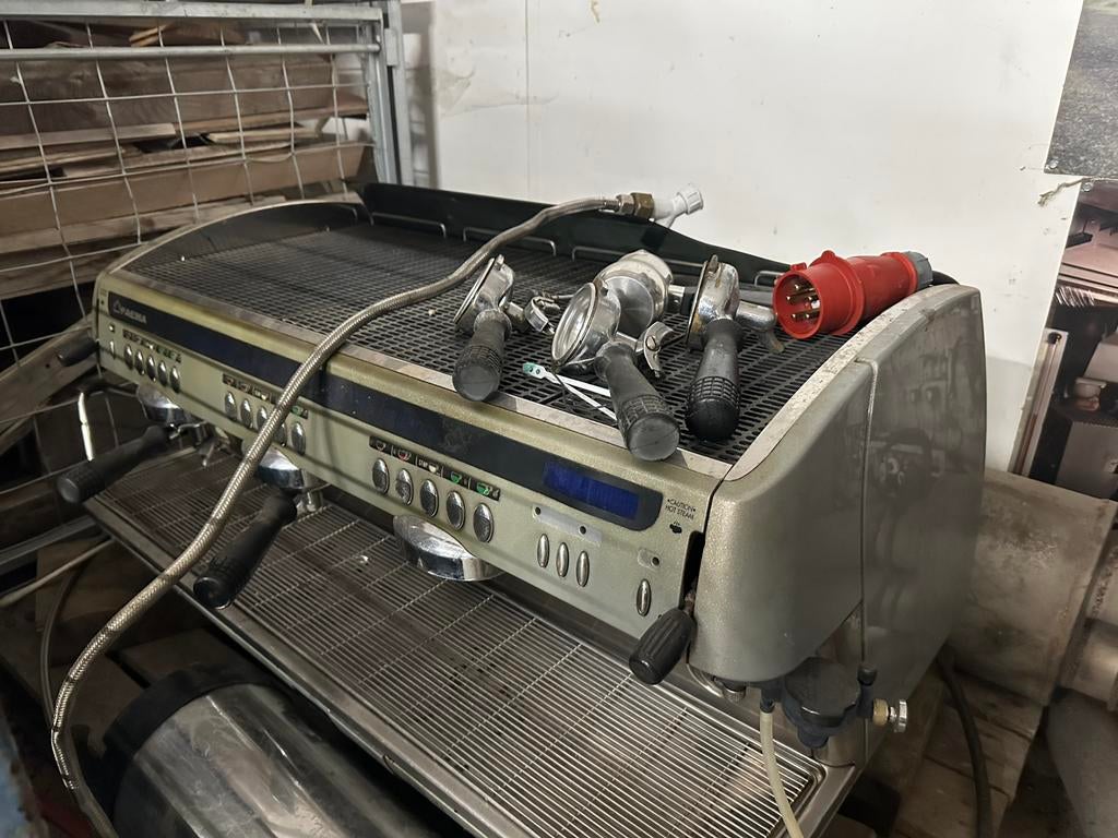 Werkende, Faema 3 groeps espresso machine (Horeca), Gebruikt, Espresso apparaat, 10 kopjes of meer, Ophalen