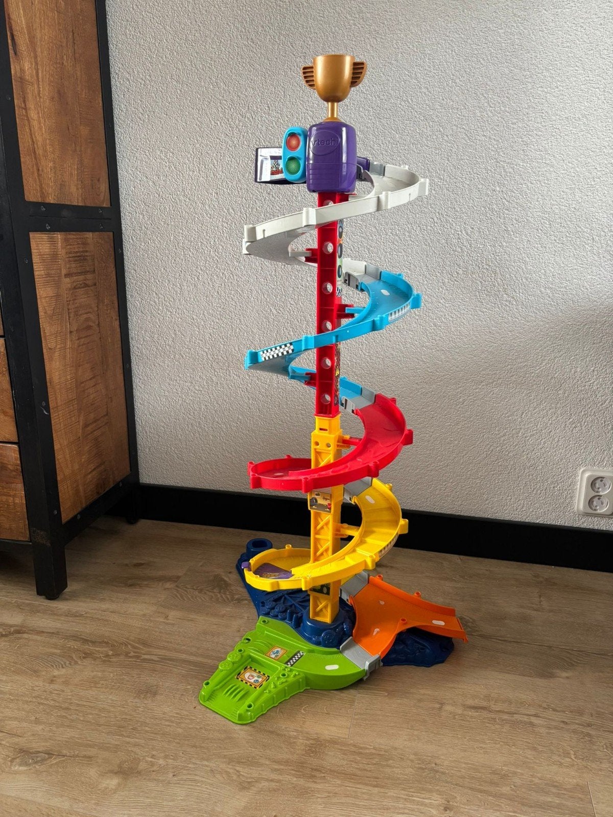 VTech Toet Toet Auto's Racebaan Toren, Ophalen