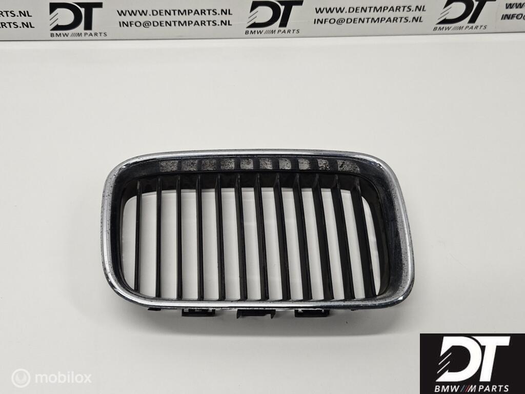 Grille rechts BMW 3-serie E36 PFL 51138122238, Auto-onderdelen, Gebruikt, Ophalen of Verzenden, BMW, BMW