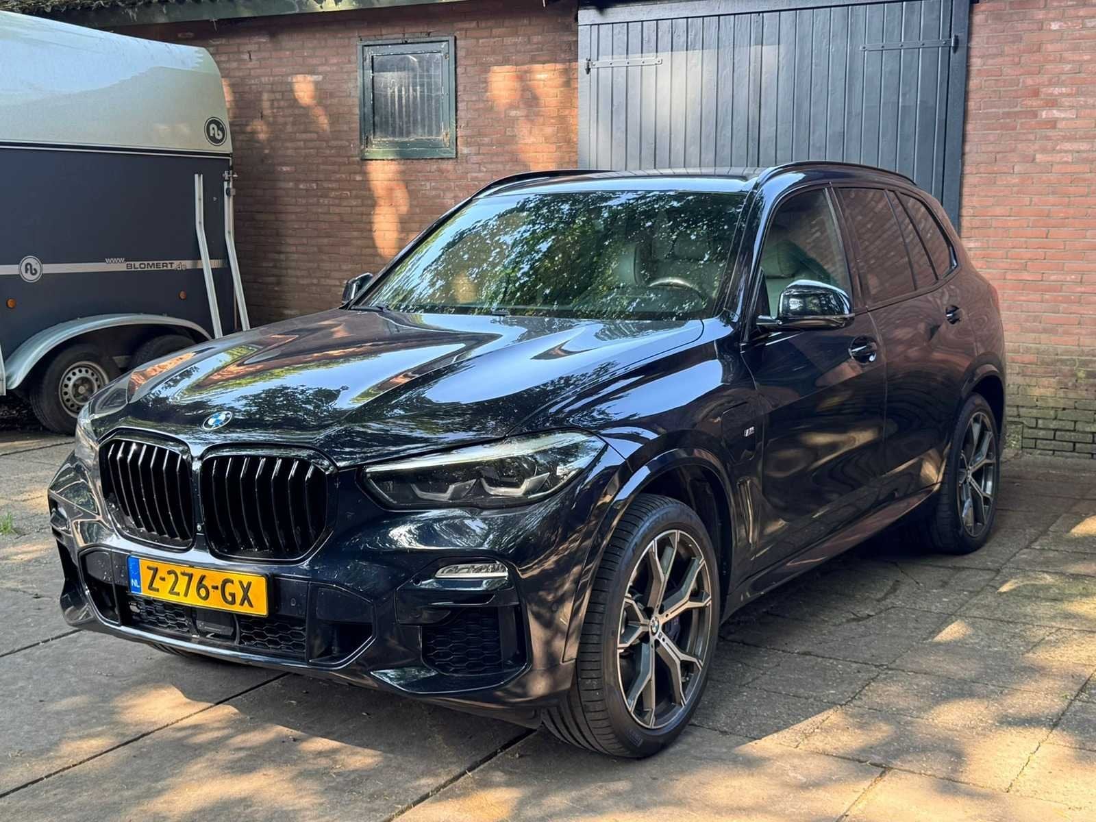 BMW - 2021 - X5 - xDrive45e Executive - Z-276-GX, Auto's, Gebruikt, Blauw, Vierwielaandrijving, Hybride Elektrisch/Benzine