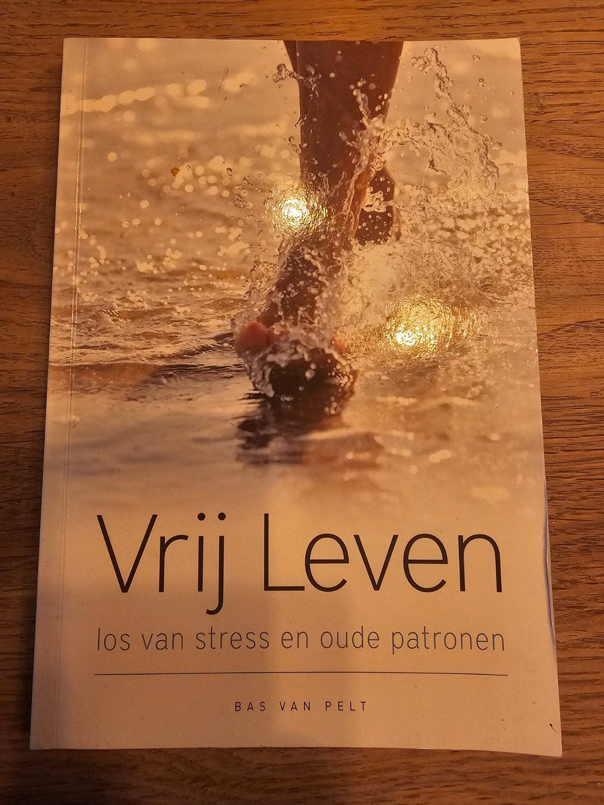 Vrij Leven: los van stress en oude patronen - Bas van Pelt, Ophalen of Verzenden, Zo goed als nieuw, Overige onderwerpen, Bas van Pelt