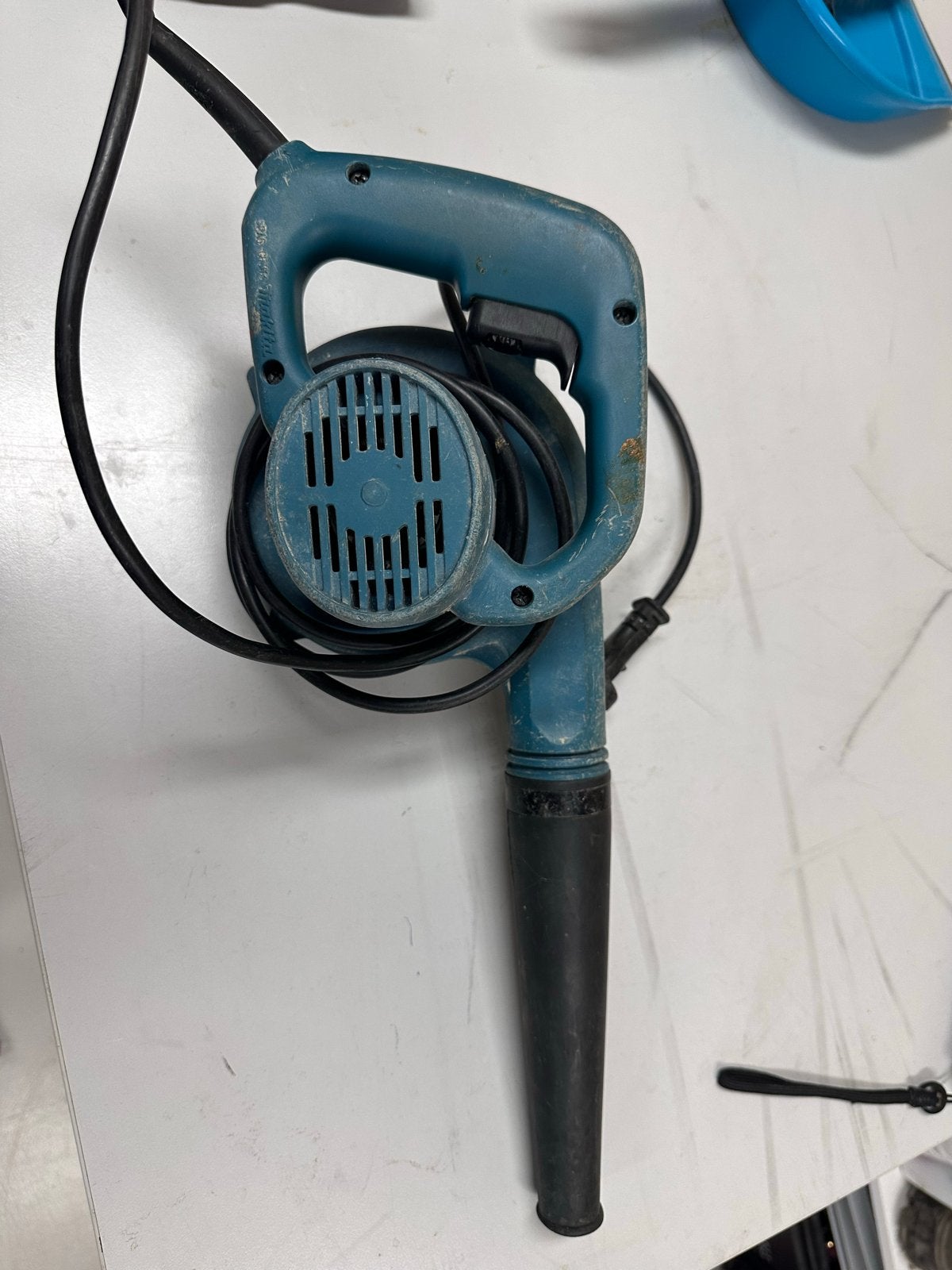 Makita UB1101 Bladblazer - Elektrisch, Gebruikt, Tuin en Terras, Bladblazers, Gebruikt, Handgedragen, Elektrisch, Ophalen of Verzenden