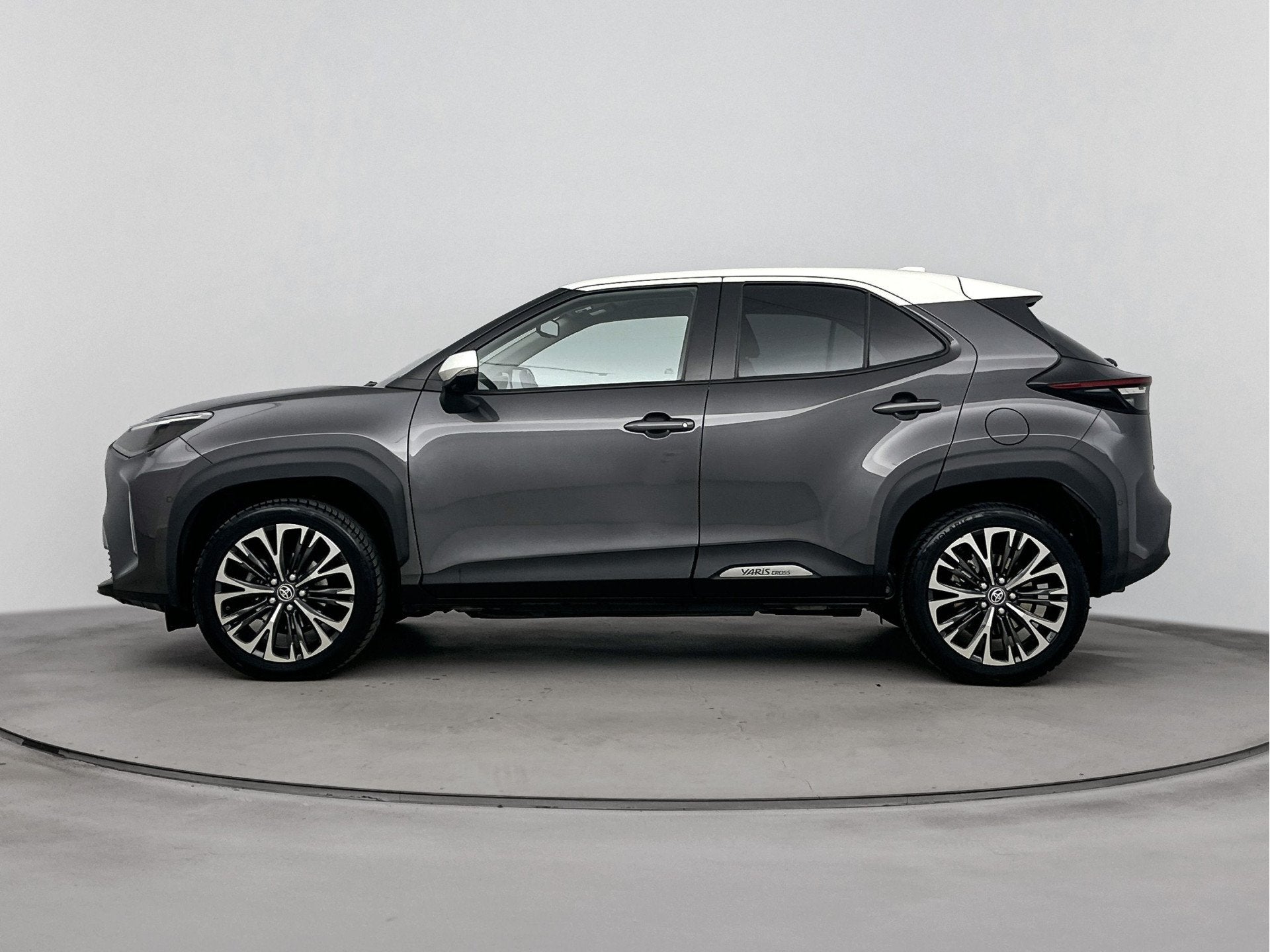 Toyota Yaris Cross 1.5 Hybrid Executive Bi-Tone | 360 Came, 12 maanden, Gebruikt, 1490 cc, Bedrijf