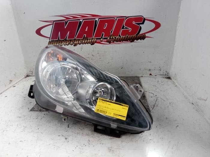 Koplamp rechts van een Opel Corsa, Auto-onderdelen, Verlichting, Gebruikt, -, -, Opel