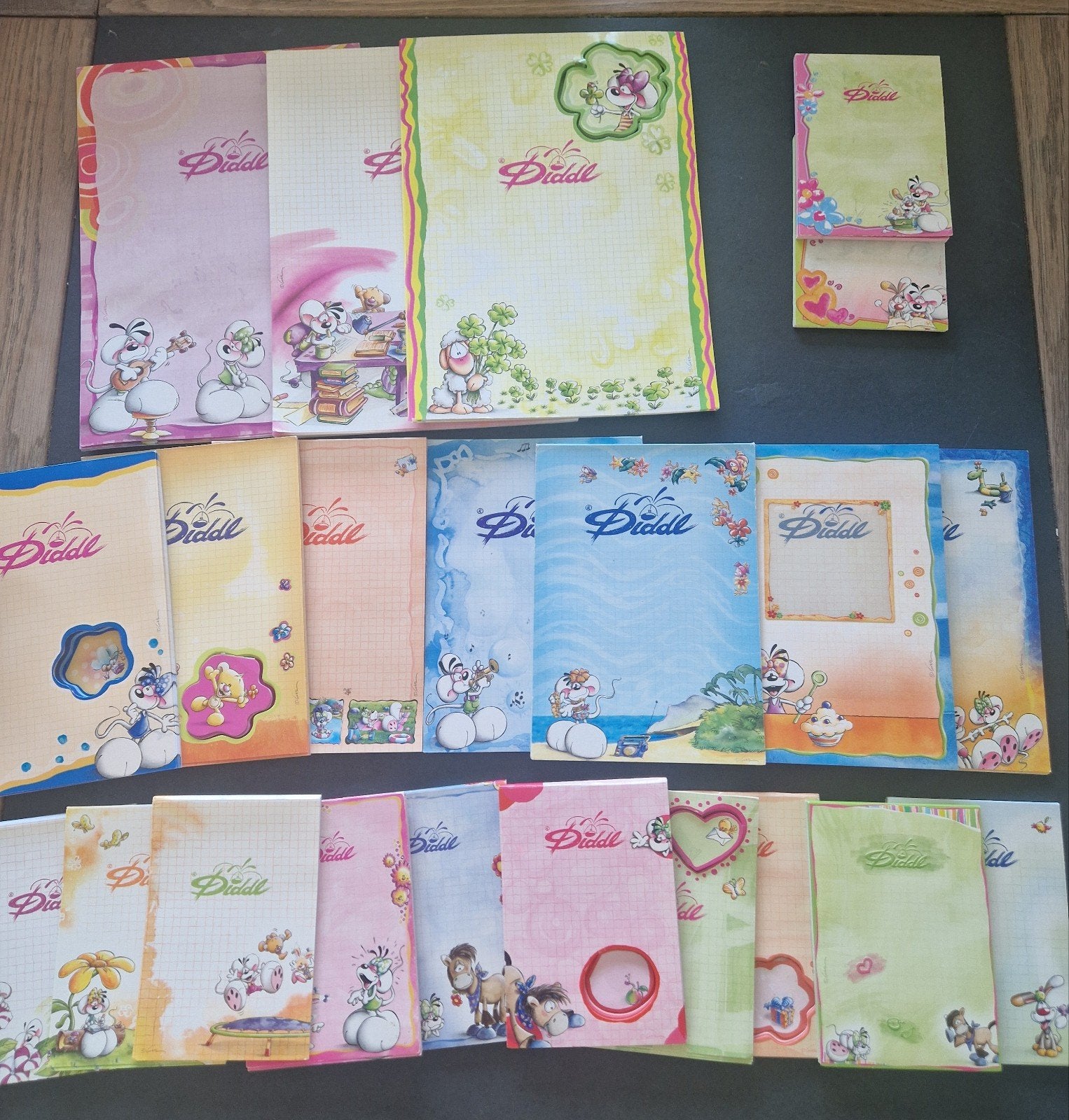 Set van 22 verschillende gekleurde Diddl blaadjes, Verzamelen, Diddl, Ophalen of Verzenden, Zo goed als nieuw, Papier, Kaart of Schrift