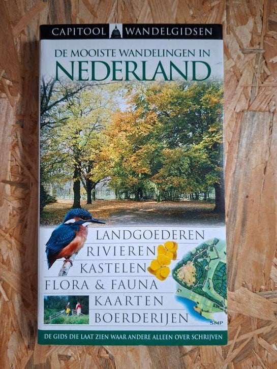 Capitool Wandelgidsen: De Mooiste Wandelingen in Nederland, Fiets- of Wandelgids, Ophalen of Verzenden, Zo goed als nieuw, Benelux