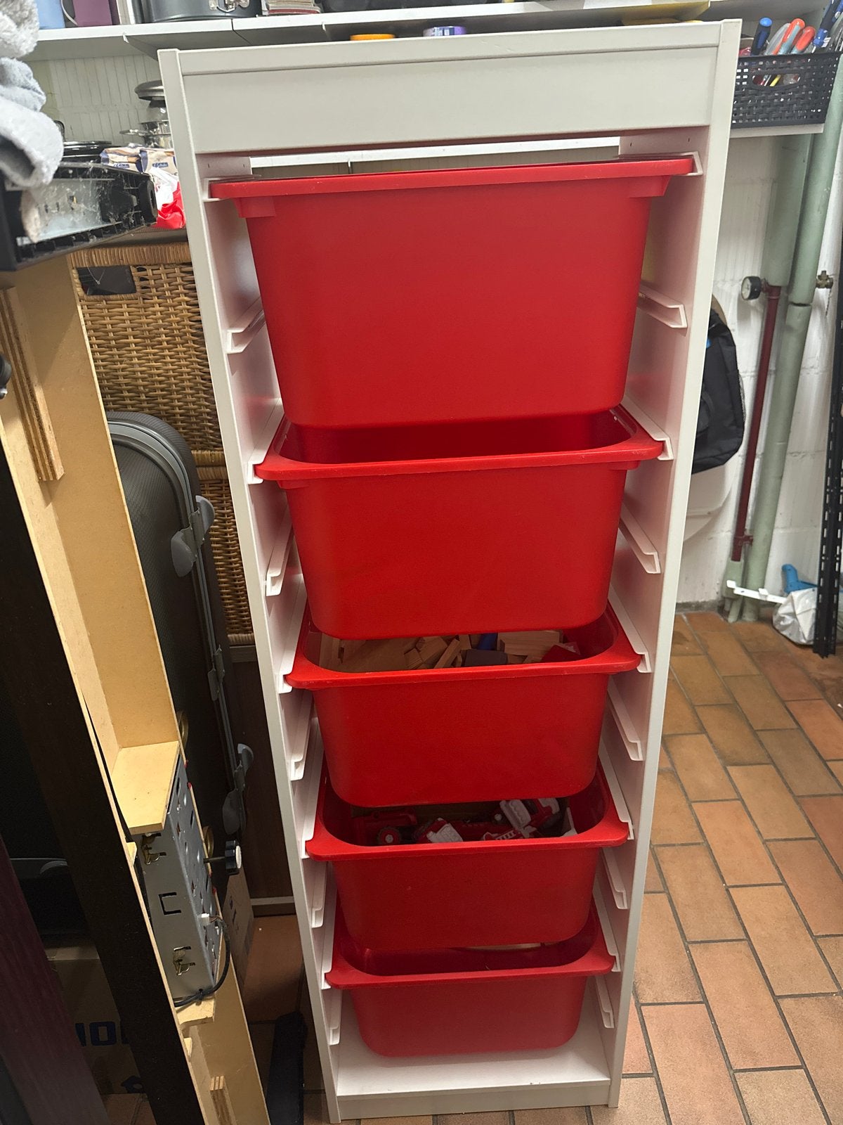 IKEA Trofast opbergrek met rode bakken, Kinderen en Baby's, Ophalen, Gebruikt, Kast