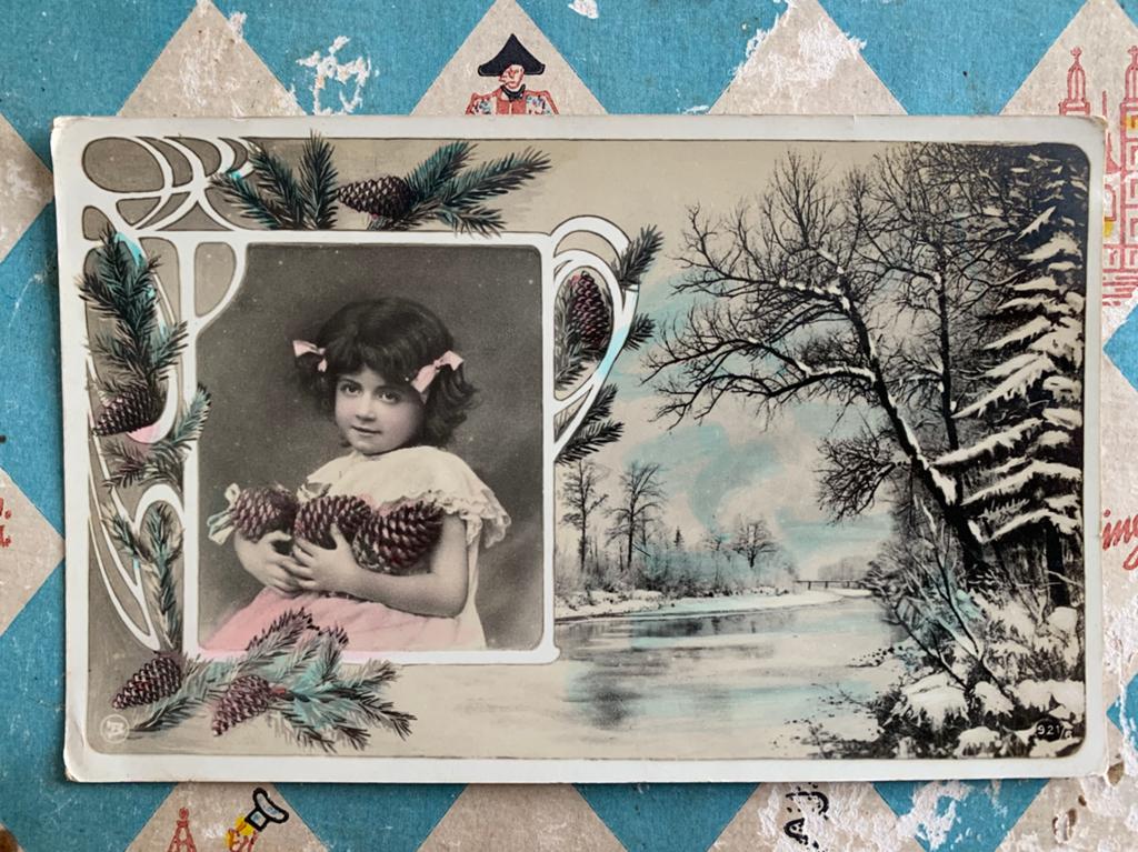 Winter - meisje met dennenappels (EL), Ophalen of Verzenden, Voor 1920, Gelopen, Kinderen