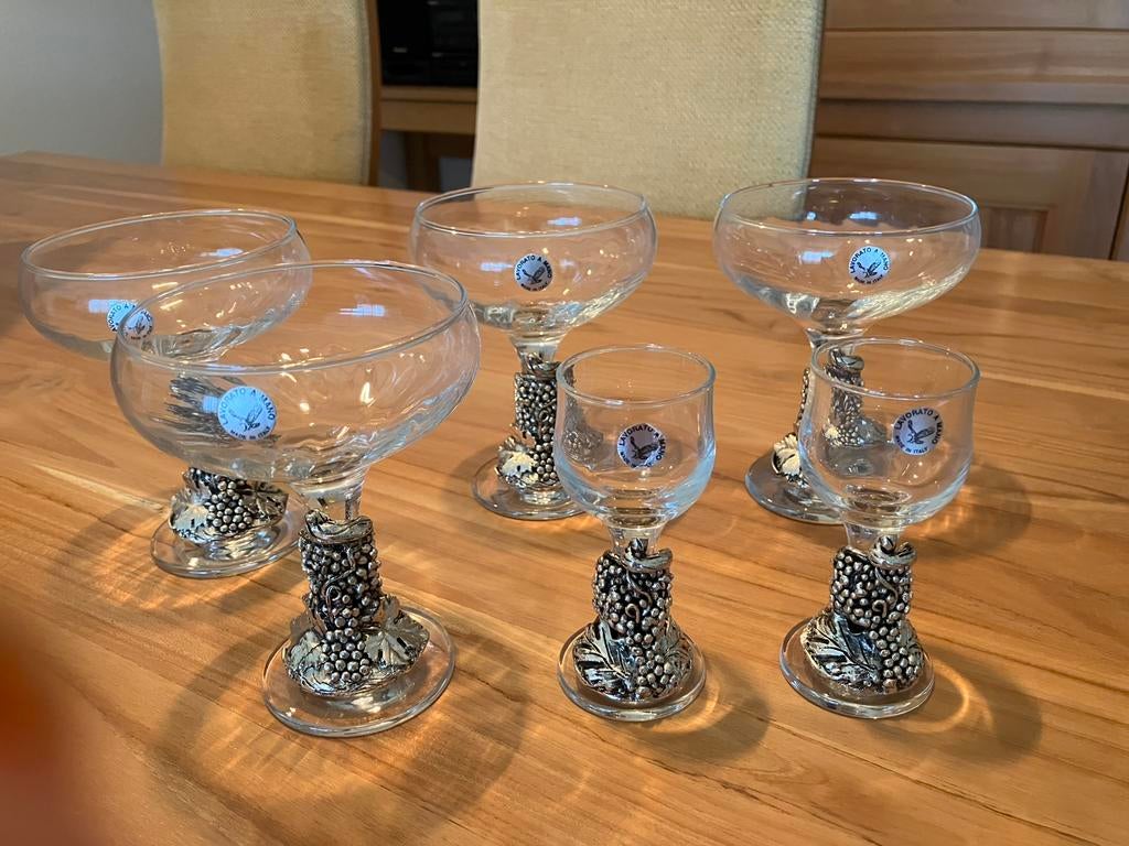 Glazenset met druivenrank decoratie, Antiek en Kunst, Antiek | Glas en Kristal, Ophalen of Verzenden